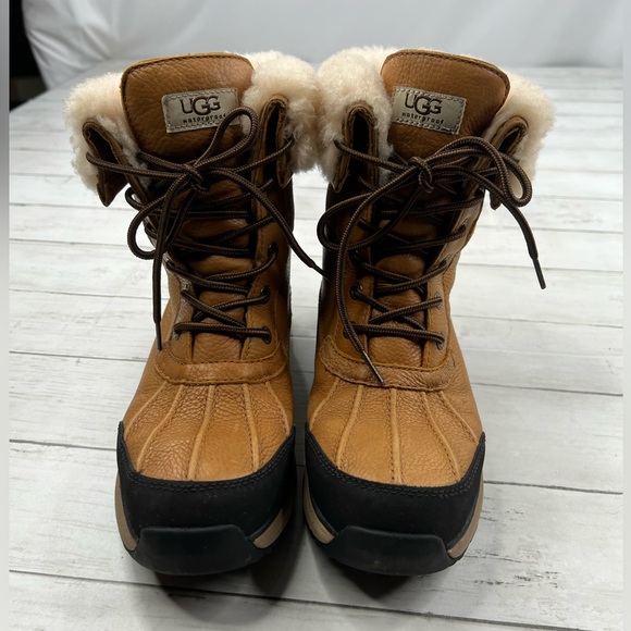 UGG Women’s Adirondack III Winter Sheepskin Boots Size 9 - Picture 3 of 12